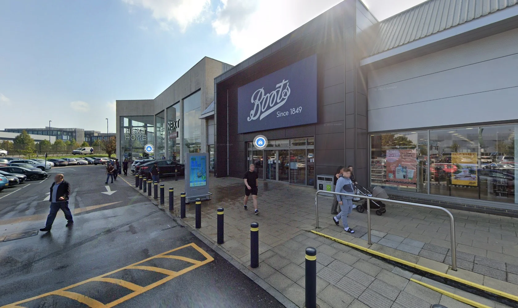 County Oak Retail Park - Crawley - Boots