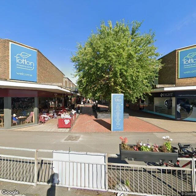 Totton Shopping Centre (2), Totton (Screen 1)